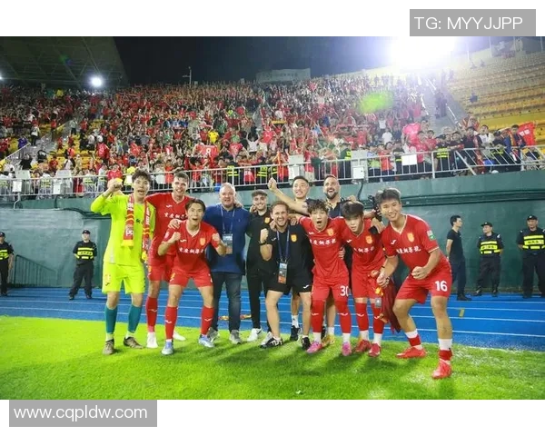 赛后分析深圳足球队与广州足球队的战术对决及其影响